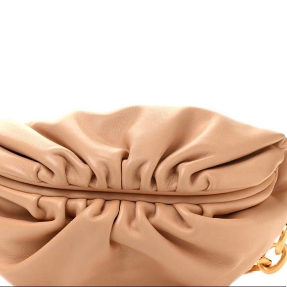 BOTTEGA VENETA
Nappa The Belt Chain Pouch Almond - Picture 6 of 10